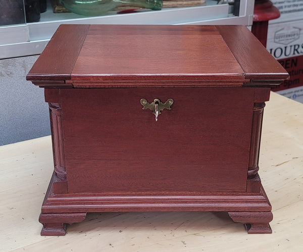 Hand Crafted Walnut Cocktail Smoker Box w/ Lock & Key GS00945