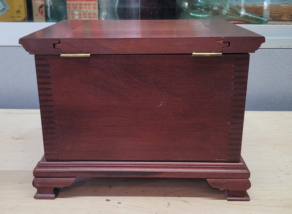 Hand Crafted Walnut Cocktail Smoker Box w/ Lock & Key GS00945
