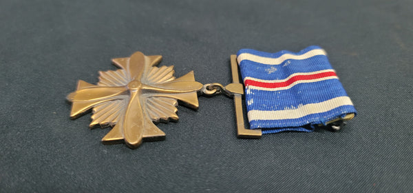 WWII Army Air Corp Distinguished Flying Cross Service Medal GS00936