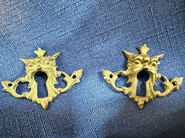 Set of 10 Antique Brass Drawer Pulls + 2 Keyholes GA20405