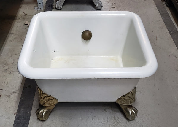 Victorian Claw Foot Cast Iron Foot Bath with Original Porcelain GS00058