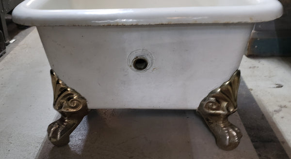 Victorian Claw Foot Cast Iron Foot Bath with Original Porcelain GS00058