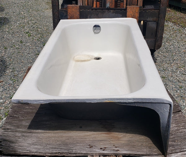 5 Foot Cast Iron Built In Bath Tub w/ Right Side Drain & Front Apron  GS00443