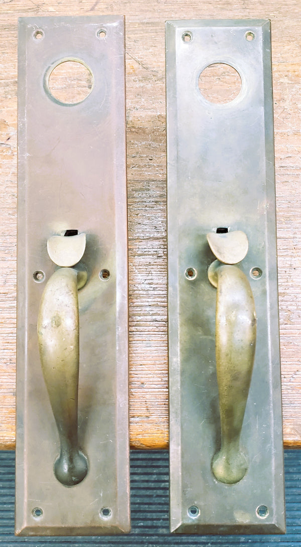 Pair of Large Brass Door Backplates with Thumb Latch & Curved Handles GS00449