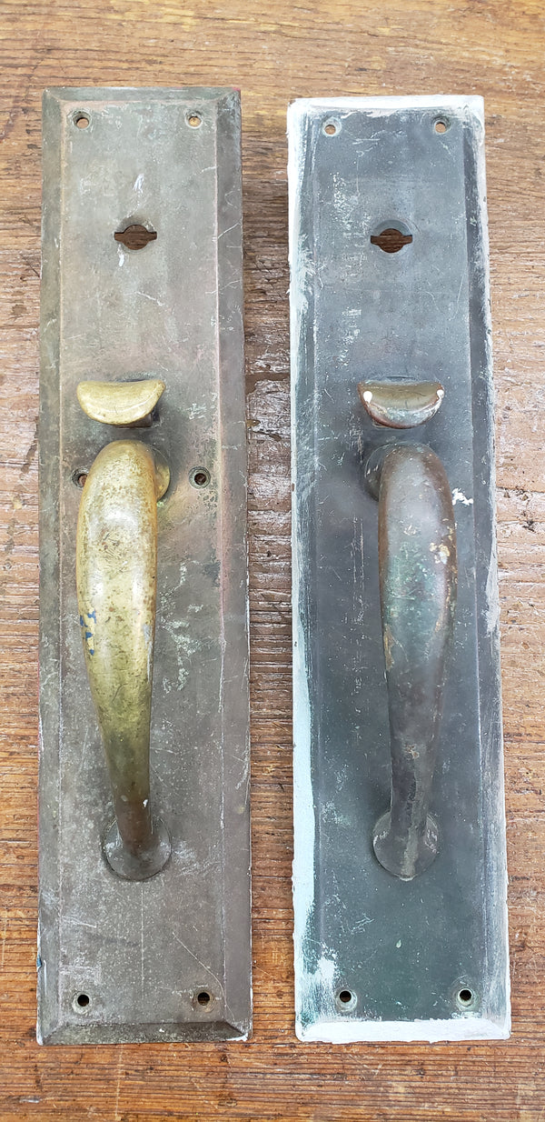 Pair of Large Brass Door Backplates with Thumb Latch & Curved Handles GS00450