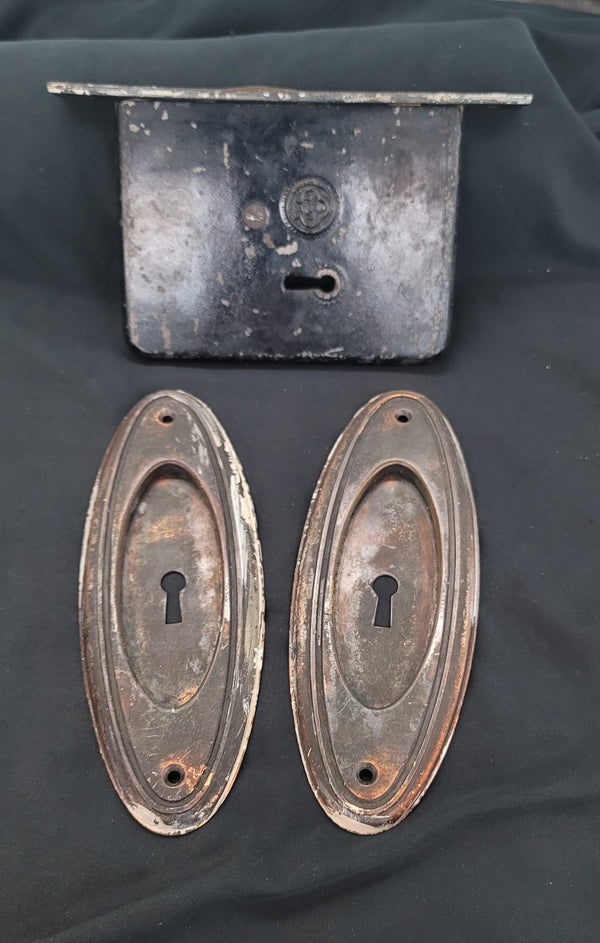 Yale & Town Pocket Door Mortice Lock w/ Key Hole Escutcheon Plates GS00488