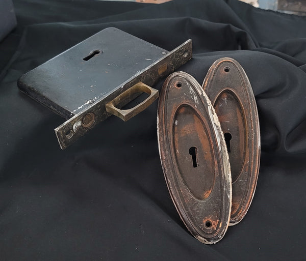 Yale & Town Pocket Door Mortice Lock w/ Key Hole Escutcheon Plates GS00488