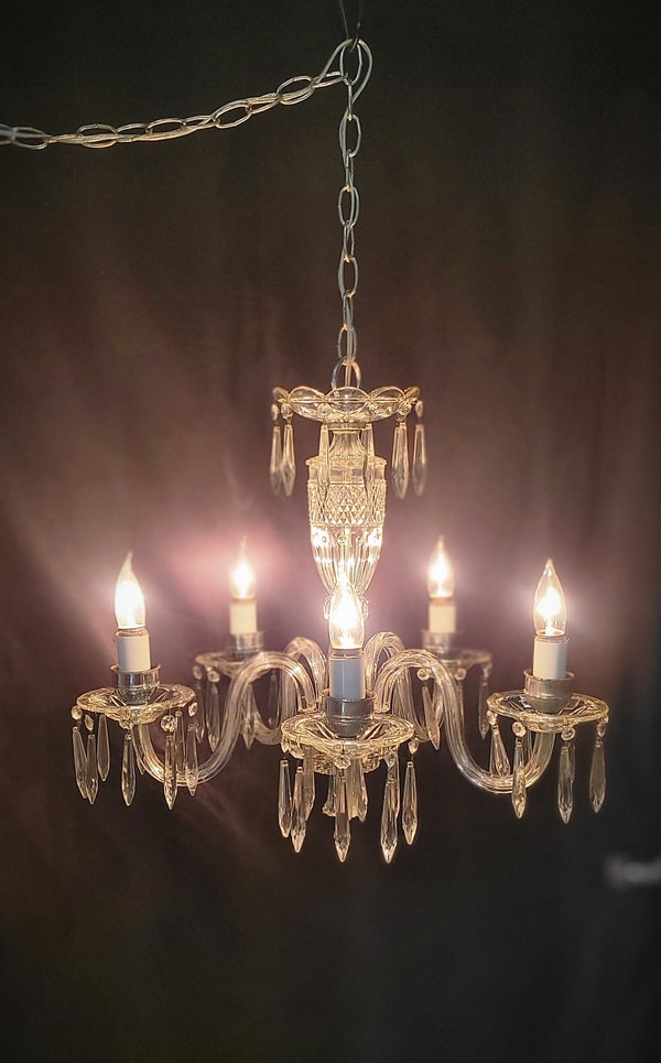 5 Light Crystal Chandelier w/ Diamond Pattern Center 21" x 23" GS00578