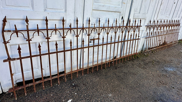 32 Ft of Antique Iron Garden Gate Fencing w/ Spear Top Finials GA20498