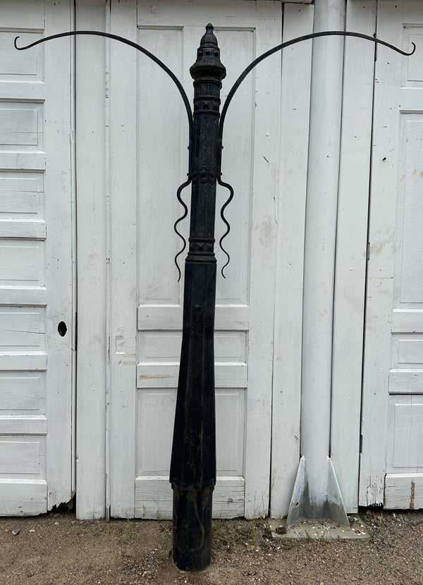 19th Century Cast Iron Plant Hanging Post GA20295