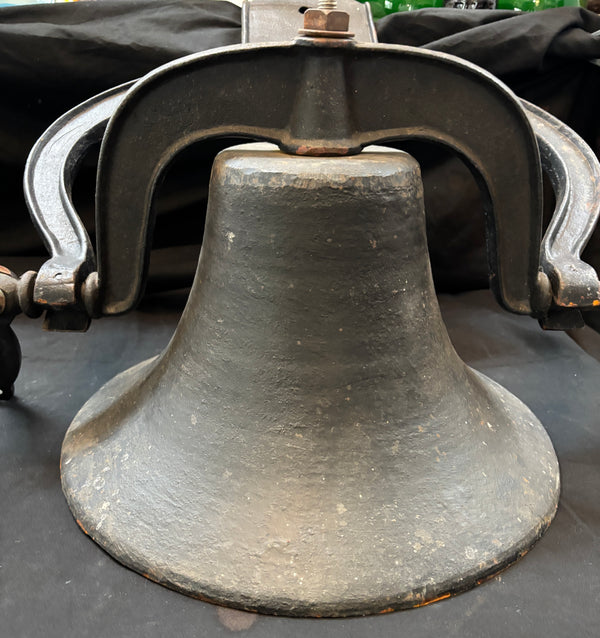 Krystal Metal Cast Iron Dinner Bell GA21505