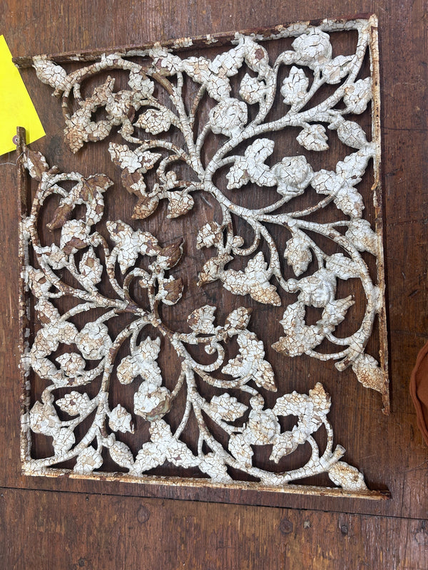 Pair of Cast Iron Rose and Leaf Corbels GS011015