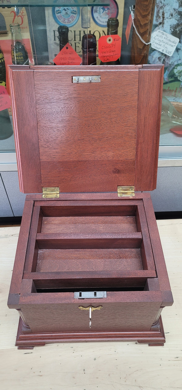 Hand Crafted Walnut Cocktail Smoker Box w/ Lock & Key GS00945