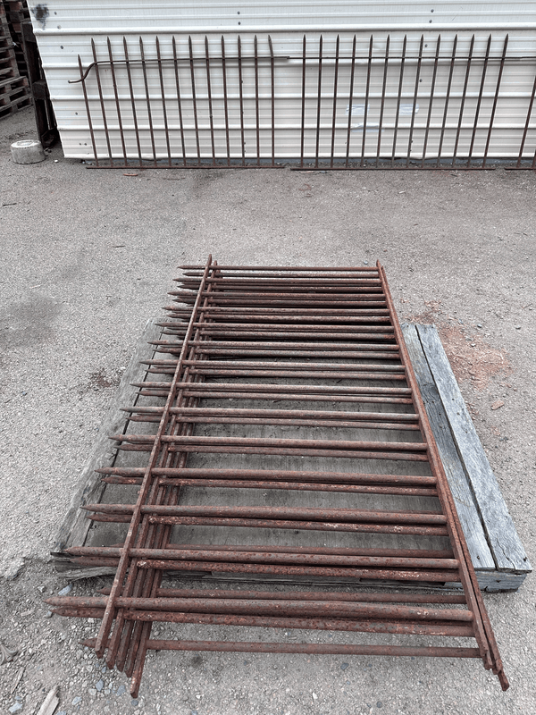 51 Ft of Antique Wrought Iron Spiked Fencing GA21060