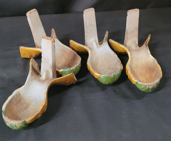 Set of 4 Painted Cast Iron Bathtub or Furniture Claw Feet GS00786