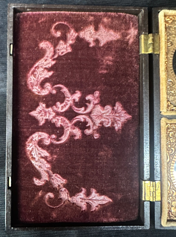 Antique Victorian Thermoplastic Ambrotype Photo Case w/ Velvet Interior GA20541