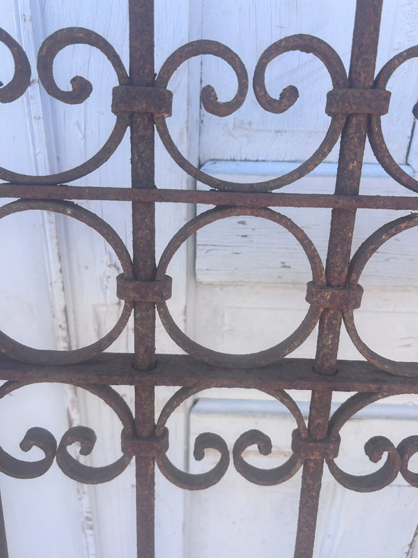 Tall Wrought Iron Gate w/ Center Oval GS010977