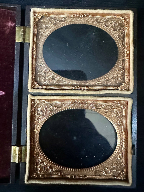 Antique Victorian Thermoplastic Ambrotype Photo Case w/ Velvet Interior GA20541