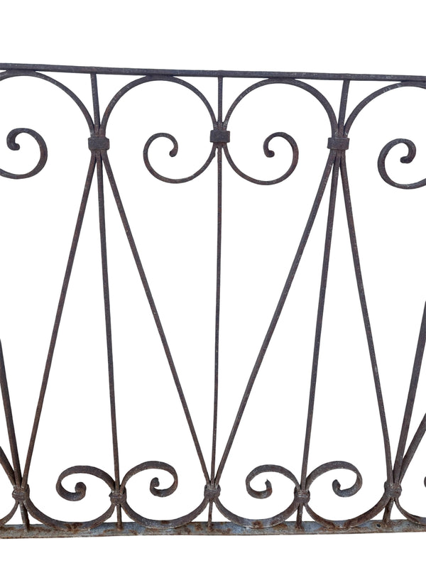 6.5 feet of antique iron fencing GA21095