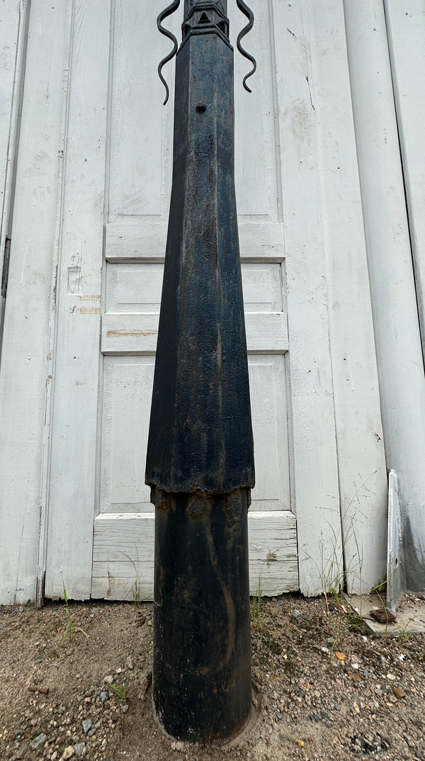 19th Century Cast Iron Plant Hanging Post GA20295