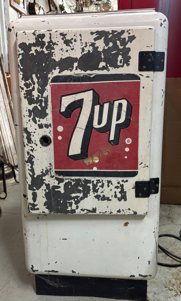Vintage 7 Up Machine GA21352
