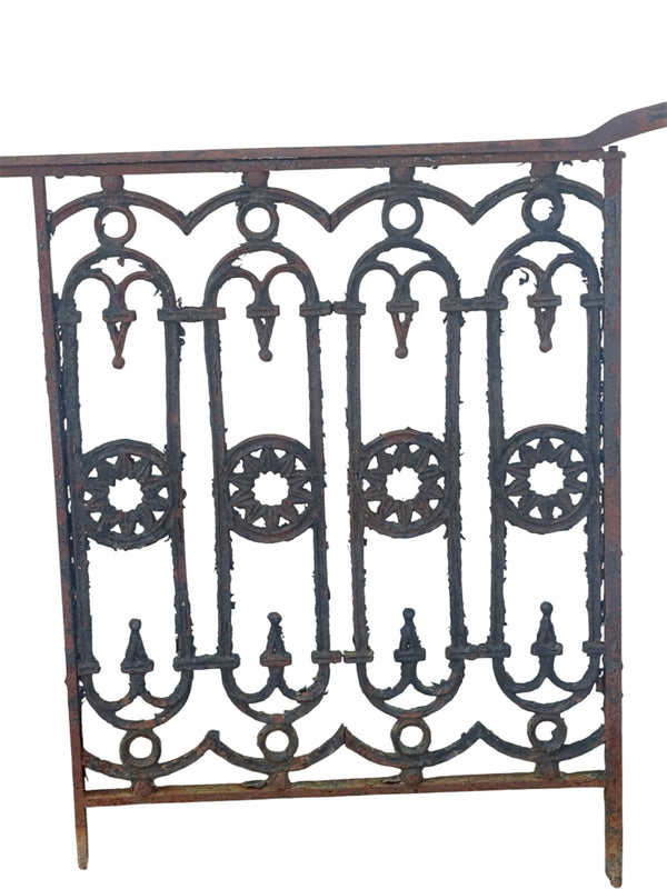 2.5 feet of antique cast iron fence GA21097