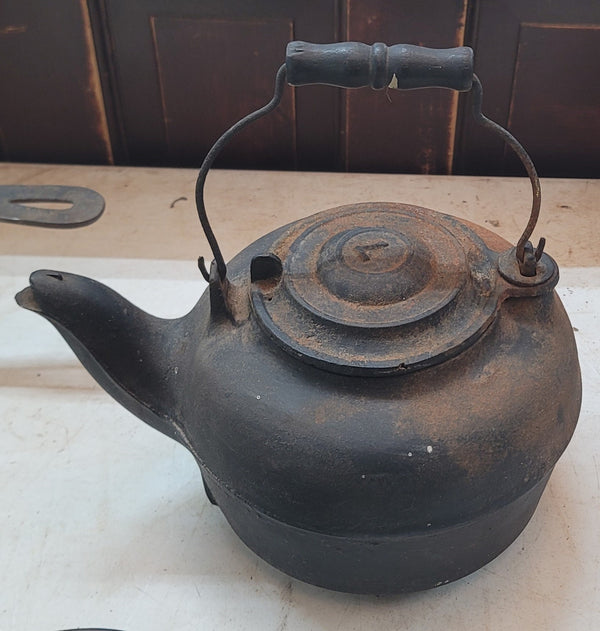 Pre-Civil War Cast Iron Tea Water Kettle #7 w/ Swivel Lid GS01076
