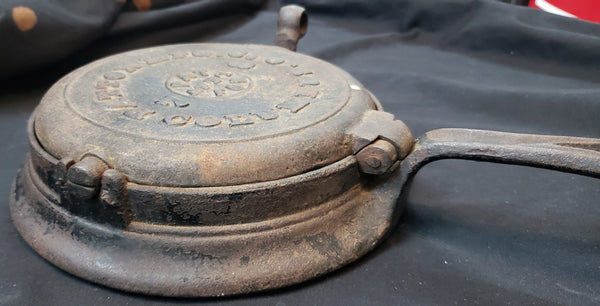 1800's A.G. Patton Model 7/8 Cast Iron Flip Flop Waffle Iron w/ Base GS01077
