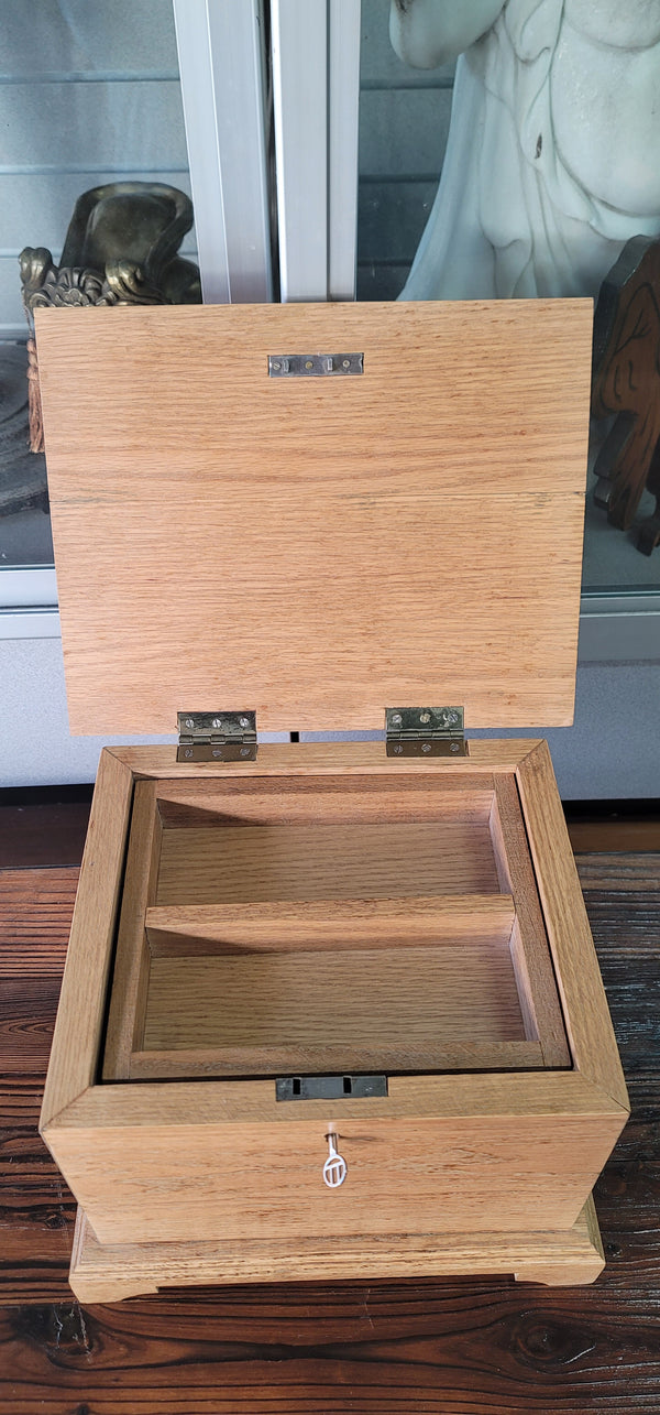 Hand Crafted Solid Oak Jewelry or Keepsake Box 13" x 10 1/4" x 11" GS00944