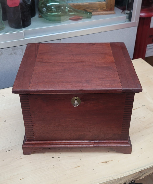 Hand Crafted Walnut Cocktail Smoker Box w/ Lock & Key GS00946