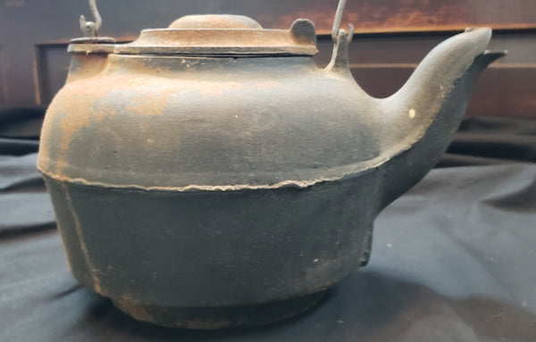 Pre-Civil War Cast Iron Tea Water Kettle #7 w/ Swivel Lid GS01076