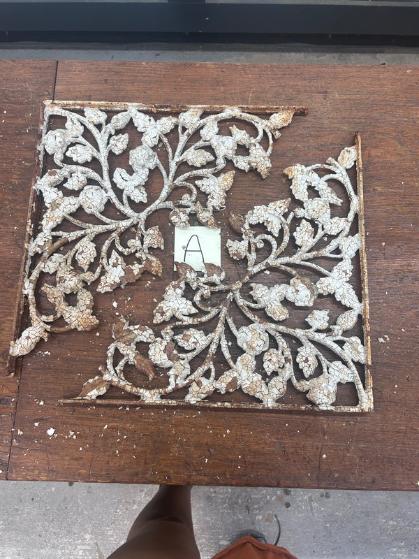 Pair of Cast Iron Rose and Leaf Corbels GS011015