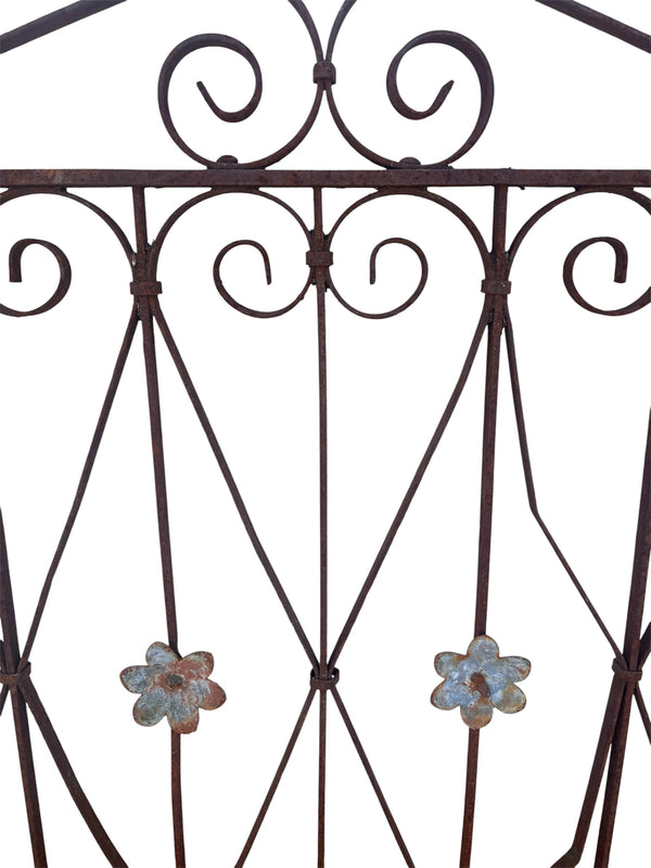 2.5 feet of antique iron fencing GA21098