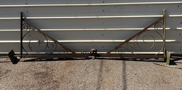 Pair of Iron Brackets GA21334