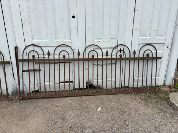 Double Hairpin Fence Panels with Finials GA21217