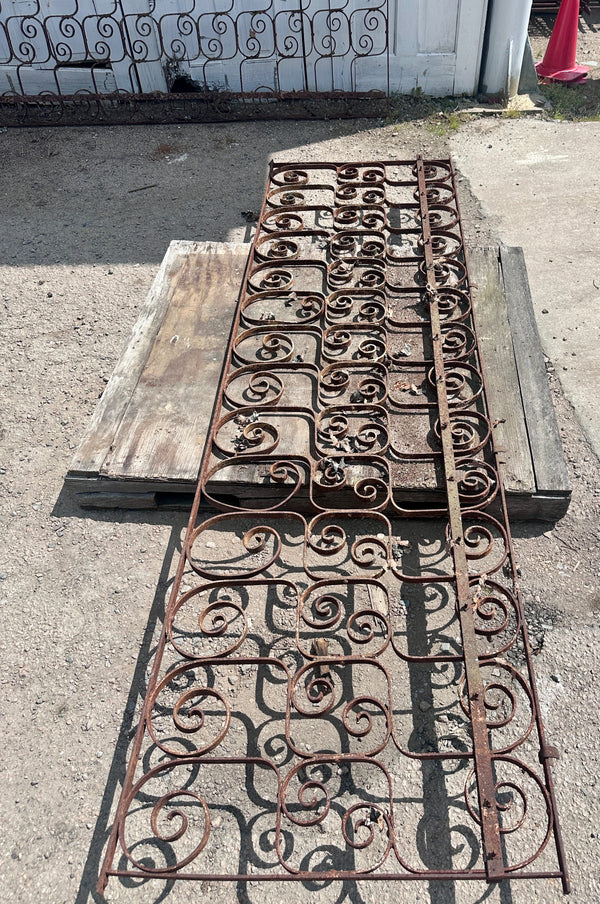 34 Ft of Antique Wrought Iron Fencing GA21040