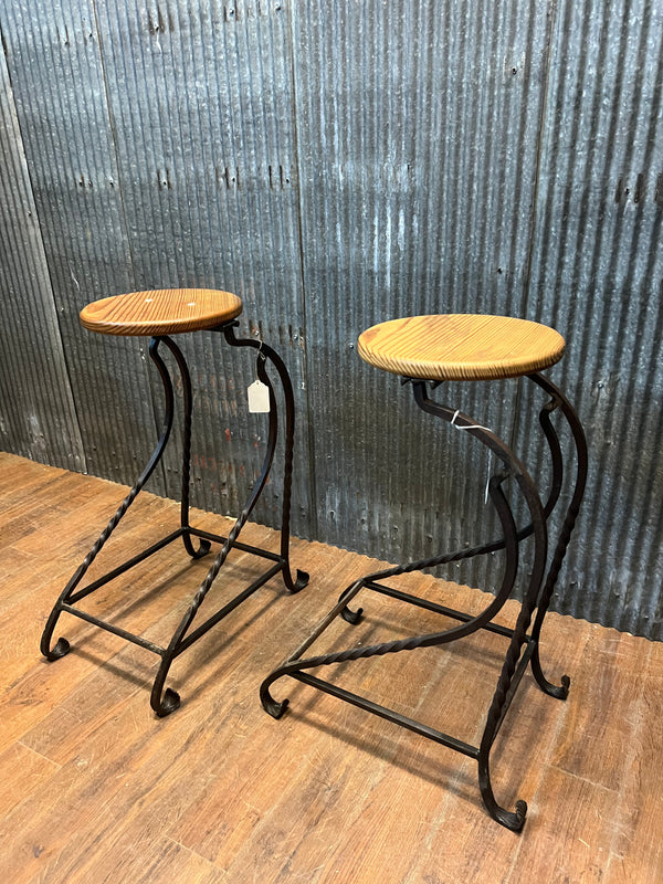 Wooden Seat Wrought Iron Bar Stool GA10151