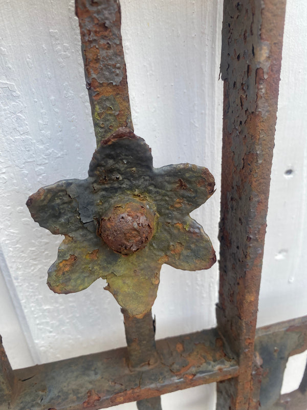 Antique Iron Gate GS20232 - 32 1/4" x 32 1/4" tall