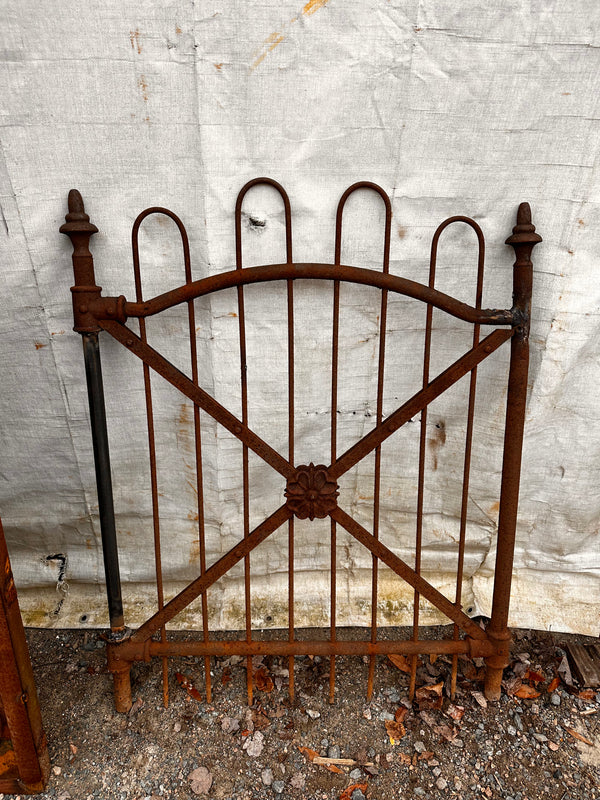 WROUGHT IRON MEDIUM SIZED FENCE GATE GA11012
