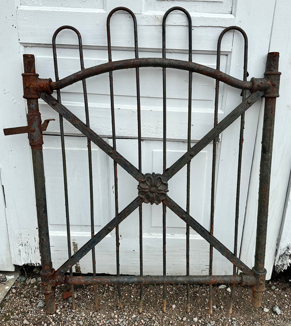 Antique Hairpin Iron Garden Gate w/ Flower Medallion GA20241