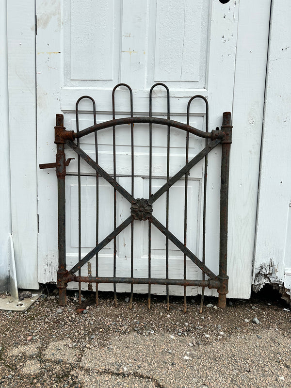 Antique Hairpin Iron Garden Gate w/ Flower Medallion GA20241