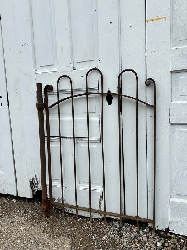 Antique Iron Hairpin Garden Gate GA20243