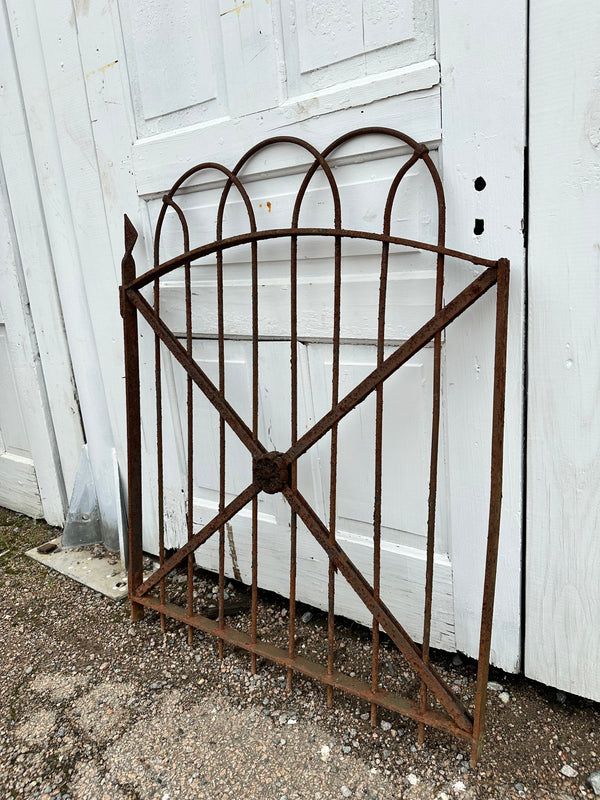 Antique Iron Hairpin Garden Gate w/ Flower Medallion GA20247