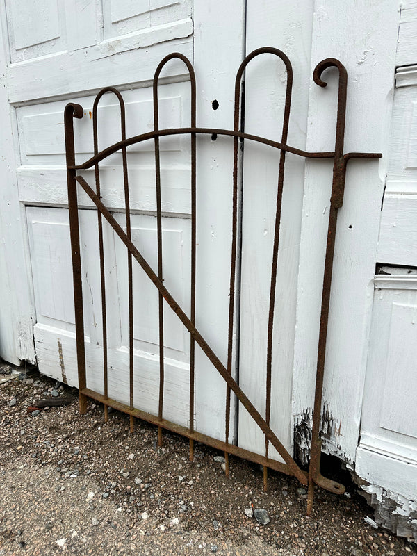 Antique Iron Hairpin Garden Gate GA20249