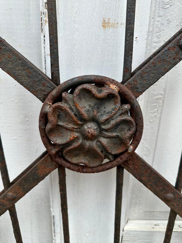 Antique Iron Hairpin Garden Gate w/ Flower Medallion GA20250