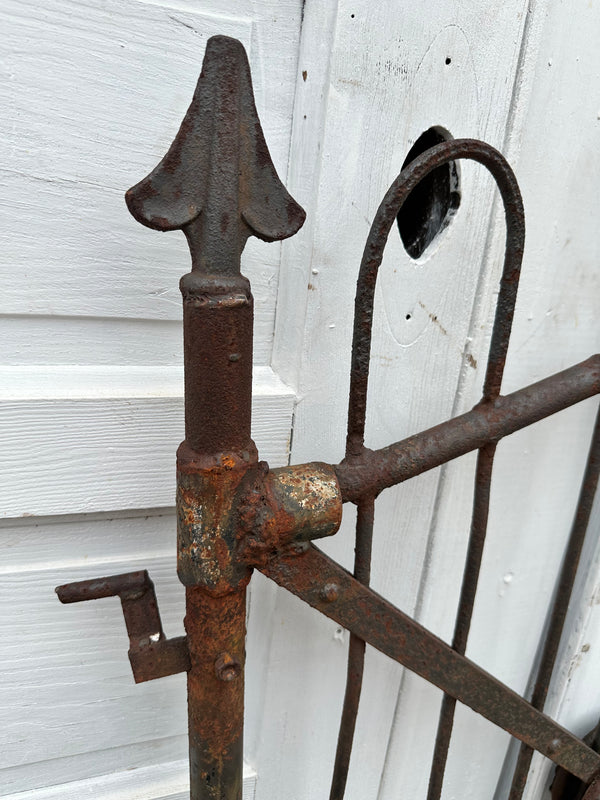 Antique Iron Hairpin Garden Gate w/ Flower Medallion GA20250