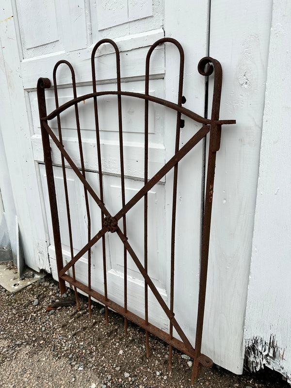 Antique Iron Hairpin Garden Gate w/ Flower Medallion GA20251