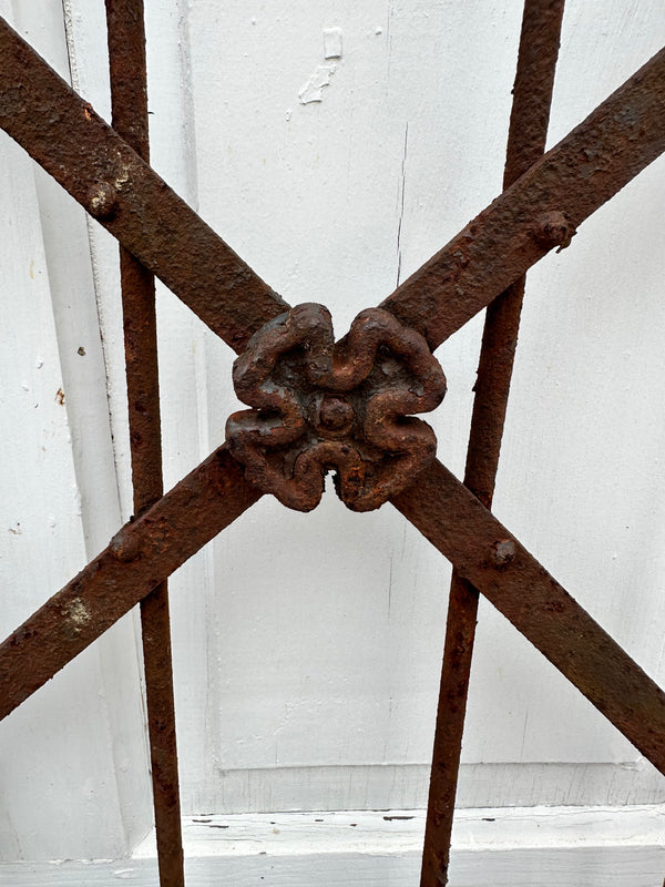 Antique Iron Hairpin Garden Gate w/ Flower Medallion GA20251