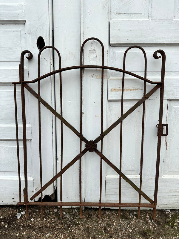 Antique Iron Hairpin Garden Gate w/ Flower Medallion GA20252