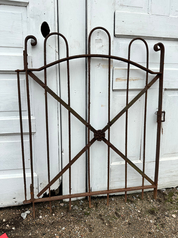 Antique Iron Hairpin Garden Gate w/ Flower Medallion GA20252